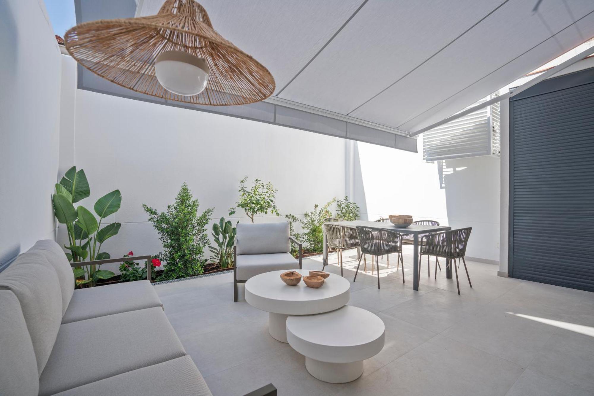 Sitges Spaces Garden Condo-2 Bedrooms, 2 Bathrooms, Garden Terrace, Near Center, Sleeps Up To 6- Monthly Rentals Only Bagian luar foto