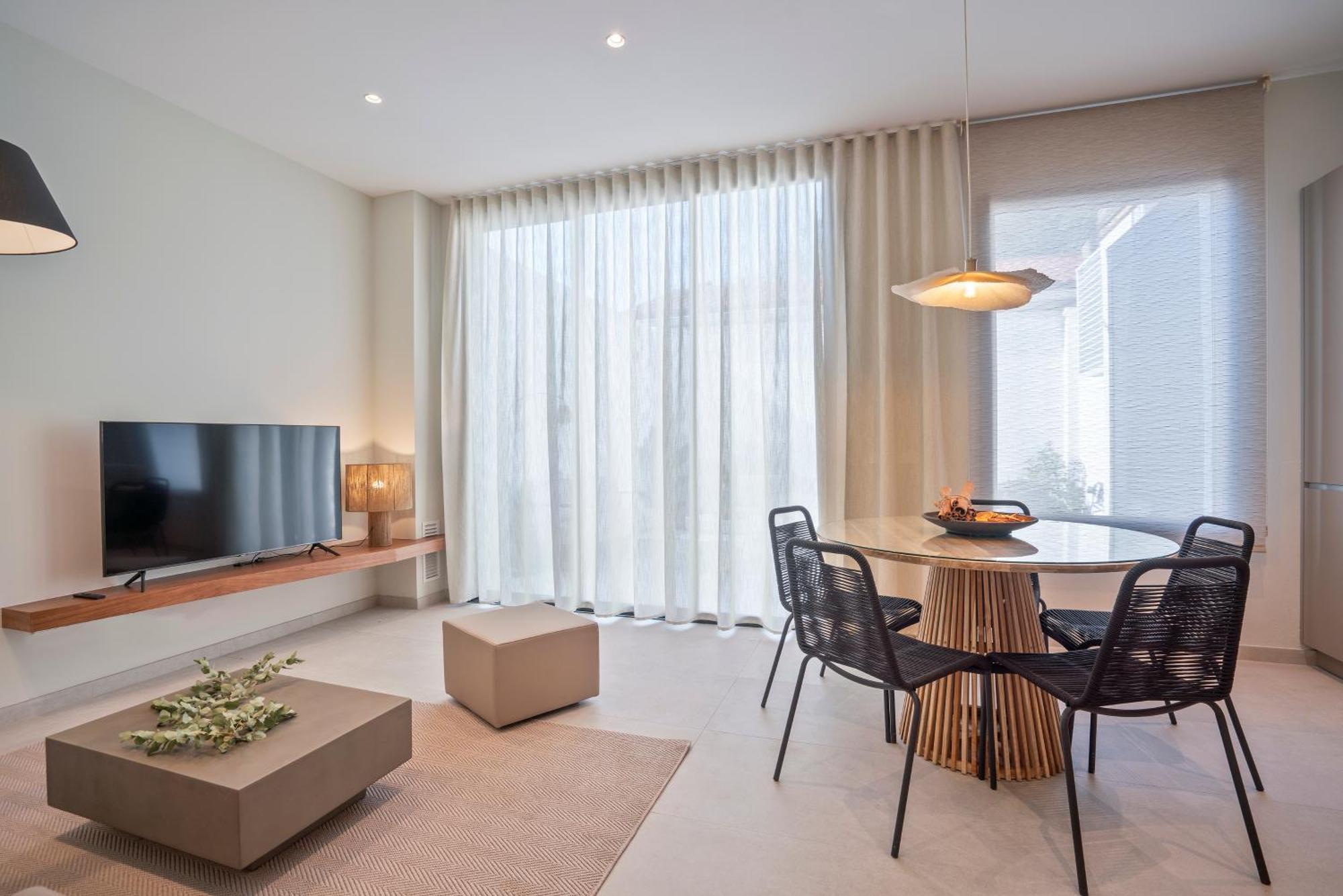 Sitges Spaces Garden Condo-2 Bedrooms, 2 Bathrooms, Garden Terrace, Near Center, Sleeps Up To 6- Monthly Rentals Only Bagian luar foto