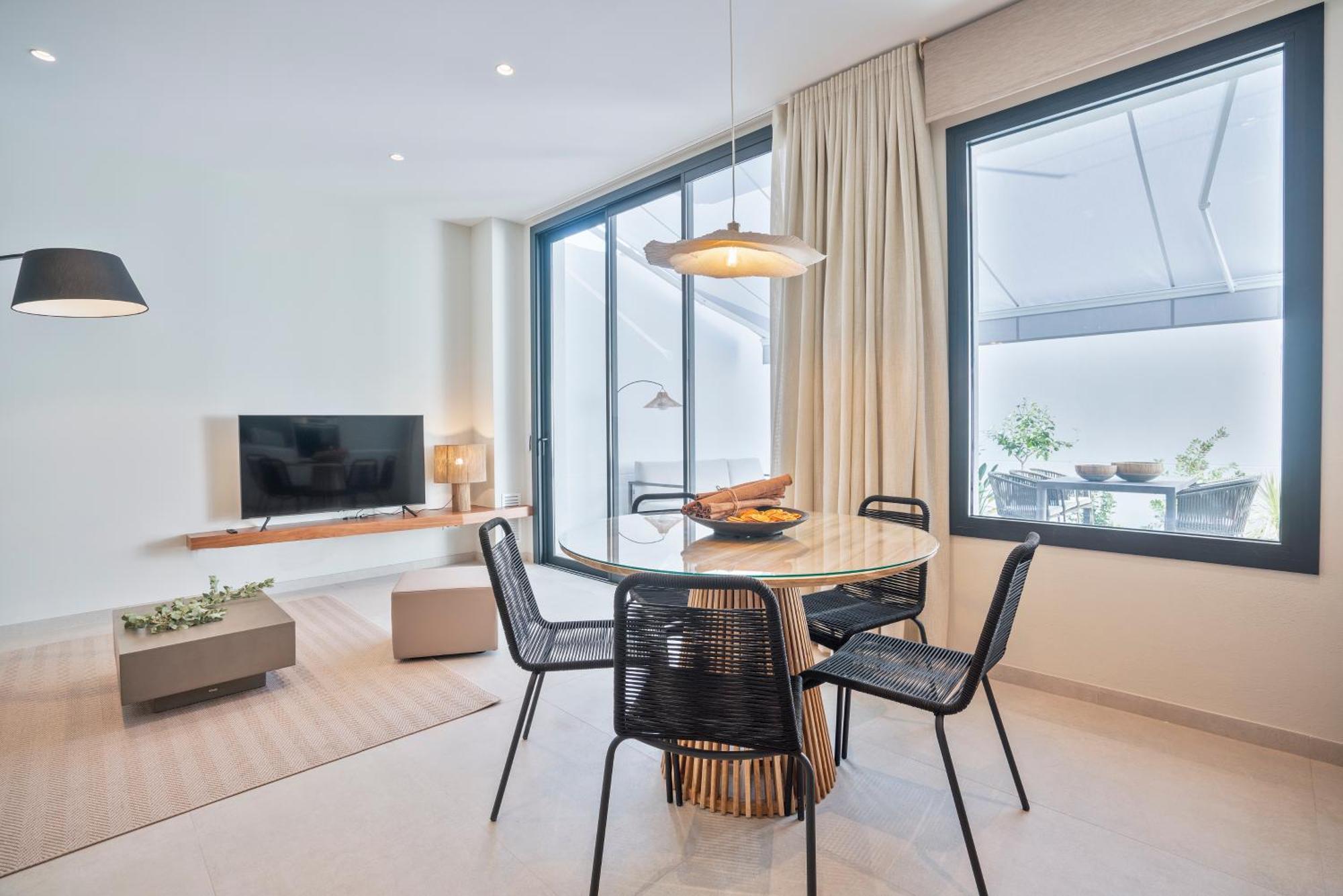 Sitges Spaces Garden Condo-2 Bedrooms, 2 Bathrooms, Garden Terrace, Near Center, Sleeps Up To 6- Monthly Rentals Only Bagian luar foto